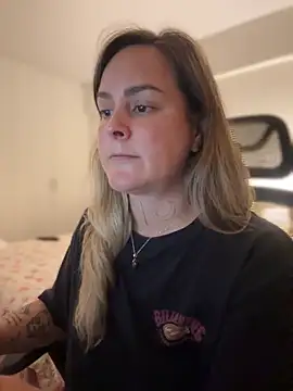 Snapshot of misslulipop chatting on 02-26-25, 01:21 misslulipop online show from 02-26-25, 01:21