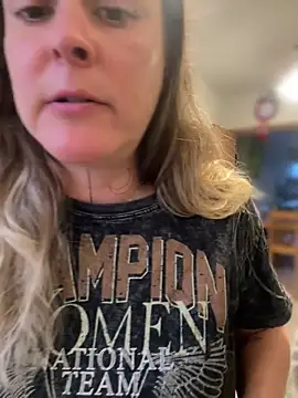 Snapshot of misslulipop chatting on 03-08-25, 11:28 misslulipop online show from 03-08-25, 11:28