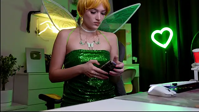 Snapshot of MrsTenderBeast chatting on 09-21-25, 03:13 MrsTenderBeast online show from 09-21-25, 03:13