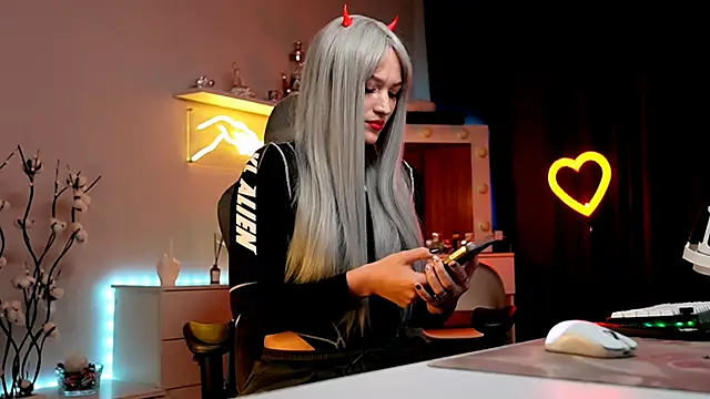 Snapshot of MrsTenderBeast chatting on 10-24-25, 04:03 MrsTenderBeast online show from 10-24-25, 04:03