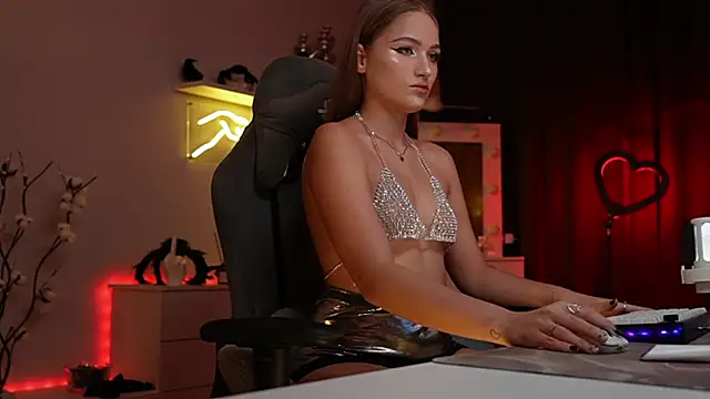 Snapshot of MrsTenderBeast chatting on 11-17-25, 02:34 MrsTenderBeast online show from 11-17-25, 02:34