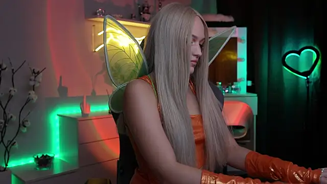 Snapshot of MrsTenderBeast chatting on 11-24-25, 04:18 MrsTenderBeast online show from 11-24-25, 04:18