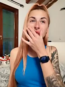 Snapshot of kylie_blck chatting on 02-14-25, 05:25 kylie blck online show from 02-14-25, 05:25