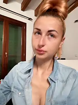 Snapshot of kylie_blck chatting on 02-16-25, 03:58 kylie blck online show from 02-16-25, 03:58