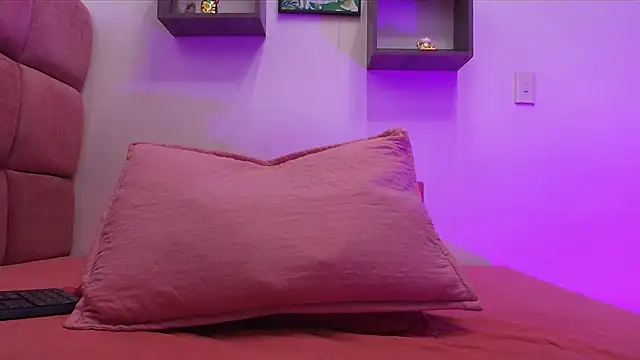 lorrayne  online show from 02-11-25, 11:54