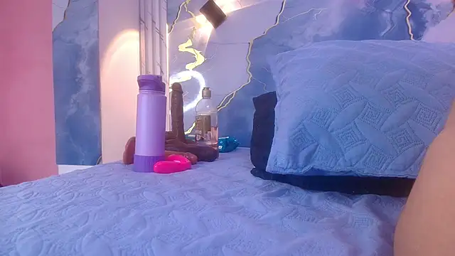 lorrayne  online show from 11-17-25, 12:22