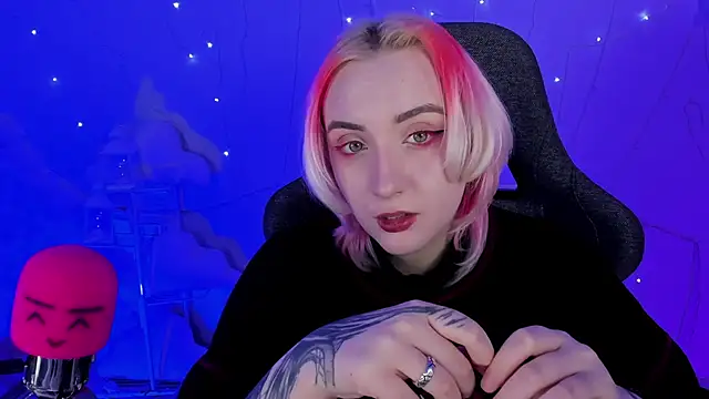 AsheLucker online show from 02-15-25, 05:17