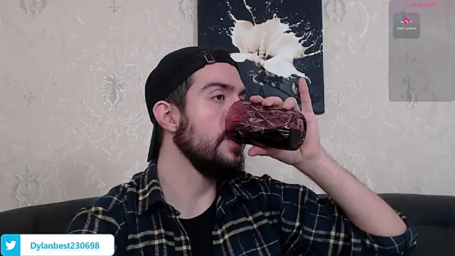 Snapshot of Dylan_Best chatting on 12-22-24, 02:28 Dylan Best online show from 12-22-24, 02:28