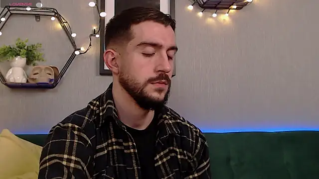 Snapshot of Dylan_Best chatting on 12-27-24, 12:29 Dylan Best online show from 12-27-24, 12:29