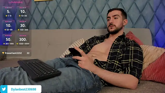 Snapshot of Dylan_Best chatting on 03-18-25, 02:25 Dylan Best online show from 03-18-25, 02:25