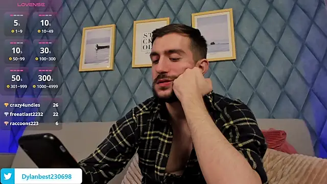 Snapshot of Dylan_Best chatting on 03-18-25, 08:36 Dylan Best online show from 03-18-25, 08:36