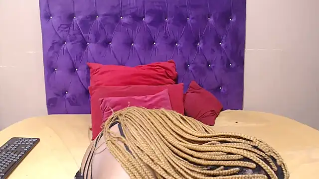 Snapshot of EBONYBUSTYY chatting on 09-16-25, 07:37 EBONYBUSTYY online show from 09-16-25, 07:37