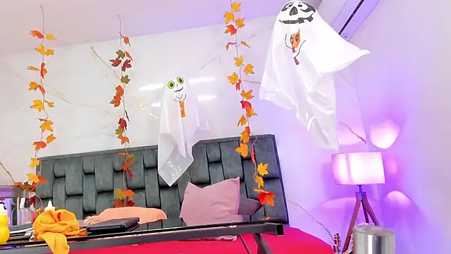 IsiisLovei online show from 10-30-25, 02:51