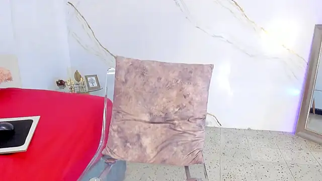 IsiisLovei online show from 11-29-25, 02:31