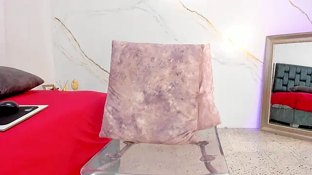 IsiisLovei online show from 12-19-25, 12:34