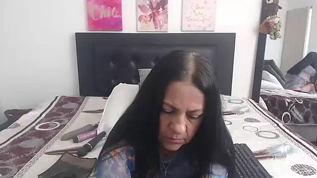 katiehotx online show from 11-08-25, 07:34