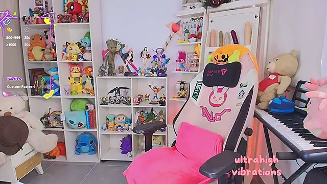 Snapshot of meda_kawaii_ chatting on 10-31-25, 04:52 meda kawaii  online show from 10-31-25, 04:52