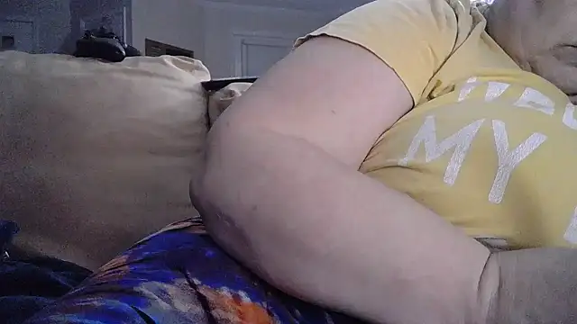 Snapshot of atlwebbie75 chatting on 11-17-25, 12:38 atlwebbie75 online show from 11-17-25, 12:38