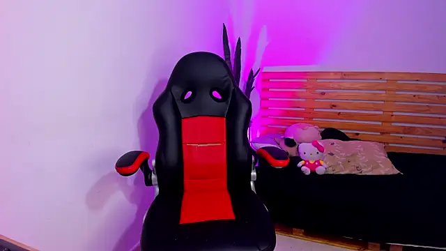 Snapshot of MaryJaneDove chatting on 02-02-25, 02:59 MaryJaneDove online show from 02-02-25, 02:59