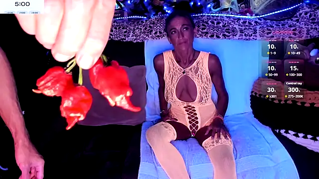 Snapshot of ShannNikkii420 chatting on 10-20-25, 01:17 ShannNikkii420 online show from 10-20-25, 01:17