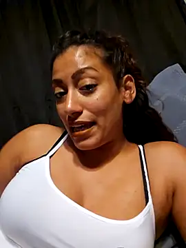 Snapshot of Nikkierosee chatting on 12-18-24, 03:00 Nikkierosee online show from 12-18-24, 03:00