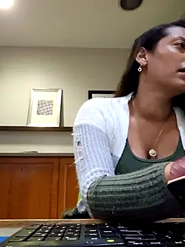 Snapshot of Nikkierosee chatting on 02-26-25, 04:03 Nikkierosee online show from 02-26-25, 04:03