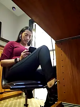 Snapshot of Nikkierosee chatting on 02-27-25, 04:31 Nikkierosee online show from 02-27-25, 04:31