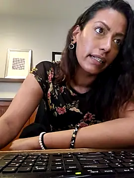 Snapshot of Nikkierosee chatting on 03-08-25, 08:57 Nikkierosee online show from 03-08-25, 08:57