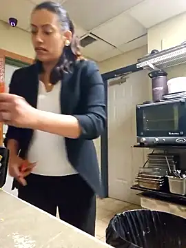 Snapshot of Nikkierosee chatting on 03-09-25, 08:42 Nikkierosee online show from 03-09-25, 08:42