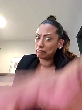 Snapshot of Nikkierosee chatting on 03-17-25, 07:15 Nikkierosee online show from 03-17-25, 07:15