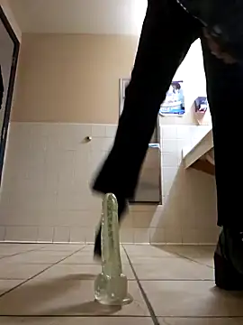 Snapshot of Nikkierosee chatting on 03-19-25, 06:14 Nikkierosee online show from 03-19-25, 06:14