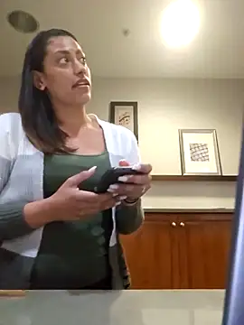 Snapshot of Nikkierosee chatting on 03-23-25, 12:47 Nikkierosee online show from 03-23-25, 12:47