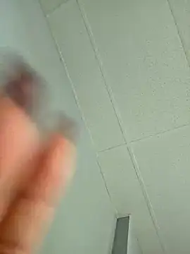 Snapshot of Nikkierosee chatting on 09-29-25, 04:01 Nikkierosee online show from 09-29-25, 04:01