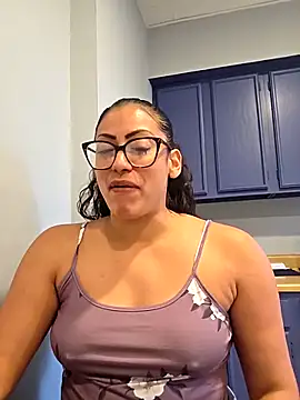 Snapshot of Nikkierosee chatting on 10-22-25, 09:36 Nikkierosee online show from 10-22-25, 09:36