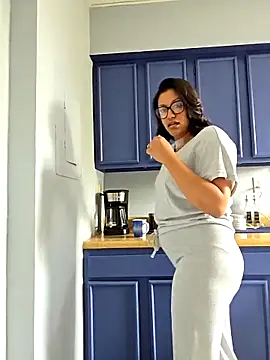 Snapshot of Nikkierosee chatting on 10-29-25, 03:25 Nikkierosee online show from 10-29-25, 03:25