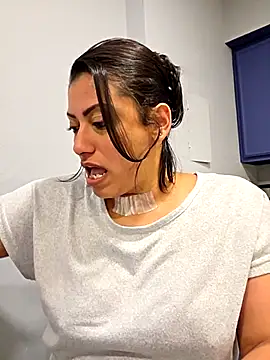 Snapshot of Nikkierosee chatting on 10-30-25, 03:30 Nikkierosee online show from 10-30-25, 03:30