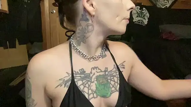 Snapshot of TeenyDoll chatting on 09-18-25, 02:35 TeenyDoll online show from 09-18-25, 02:35