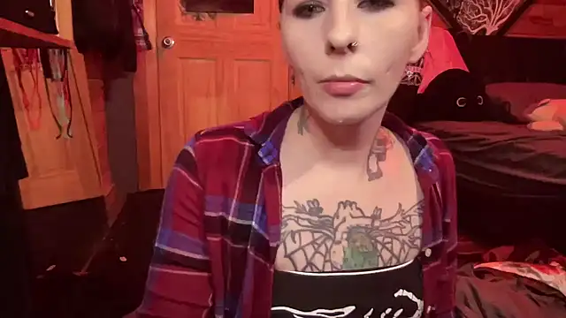 Snapshot of TeenyDoll chatting on 10-14-25, 02:12 TeenyDoll online show from 10-14-25, 02:12