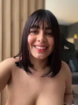 Snapshot of Roxxannne chatting on 01-11-25, 09:25 Roxxannne online show from 01-11-25, 09:25