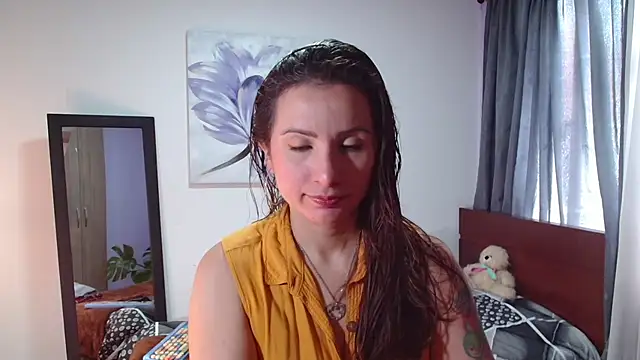 Snapshot of vanessabrown_ chatting on 02-15-25, 03:39 vanessabrown online show from 02-15-25, 03:39