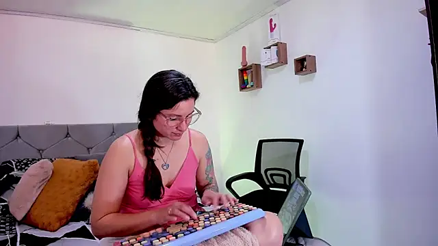 Snapshot of vanessabrown_ chatting on 10-02-25, 05:09 vanessabrown online show from 10-02-25, 05:09
