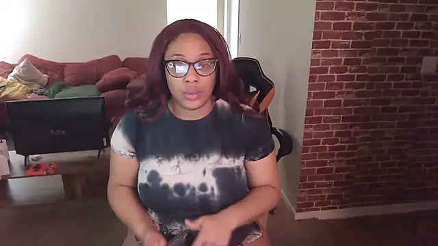 Snapshot of EntitledMistress chatting on 12-17-24, 07:37 EntitledMistress online show from 12-17-24, 07:37