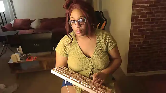 Snapshot of EntitledMistress chatting on 12-19-24, 10:34 EntitledMistress online show from 12-19-24, 10:34