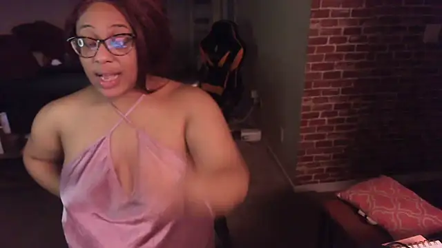 Snapshot of EntitledMistress chatting on 12-20-24, 09:32 EntitledMistress online show from 12-20-24, 09:32