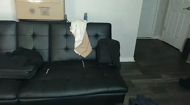 Snapshot of EntitledMistress chatting on 01-10-25, 09:55 EntitledMistress online show from 01-10-25, 09:55