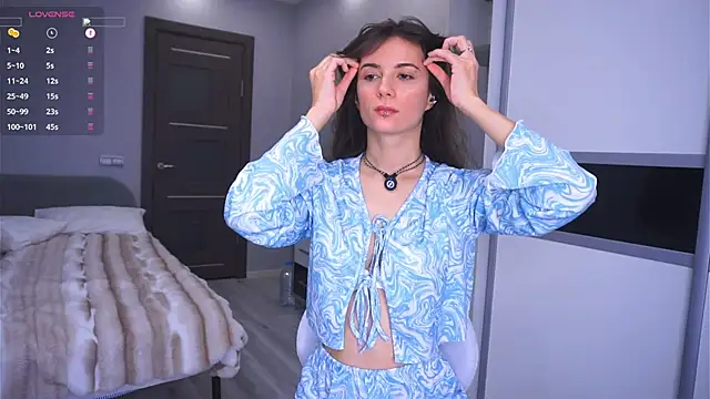 Holla Molly online show from 02-26-26, 05:50