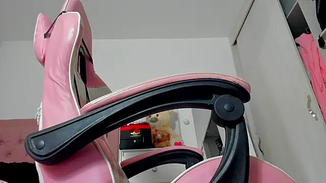 Snapshot of Lindsay-hii chatting on 02-20-25, 02:57 Lindsay-hii online show from 02-20-25, 02:57