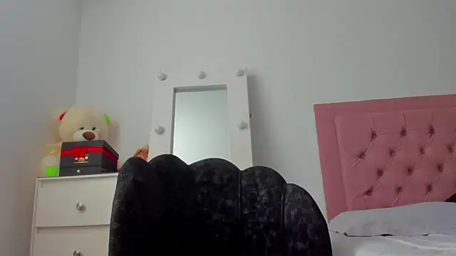 Snapshot of Lindsay-hii chatting on 09-24-25, 06:44 Lindsay-hii online show from 09-24-25, 06:44