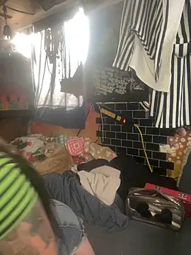 1-800-FUCKYOU online show from 01-08-25, 03:19