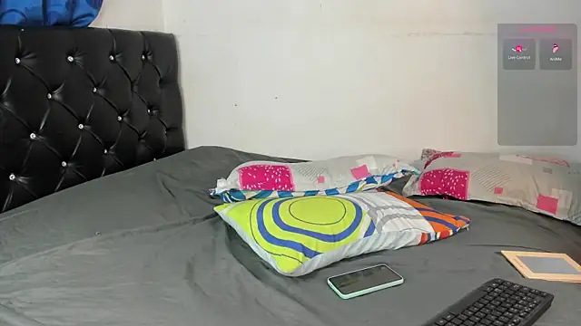 Snapshot of meelisaa chatting on 11-12-25, 03:29 meelisaa online show from 11-12-25, 03:29